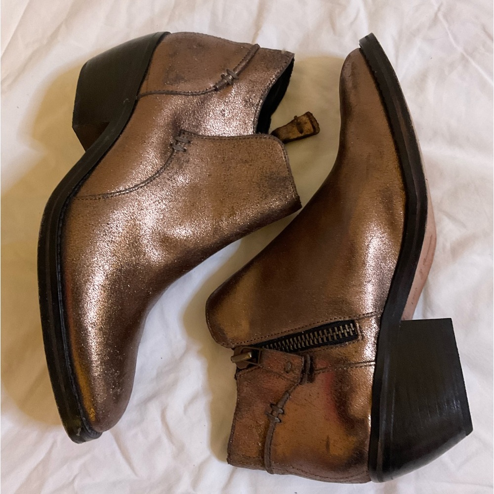 ❌ J. Shoes Distressed Coppery Gold Leather Booties
